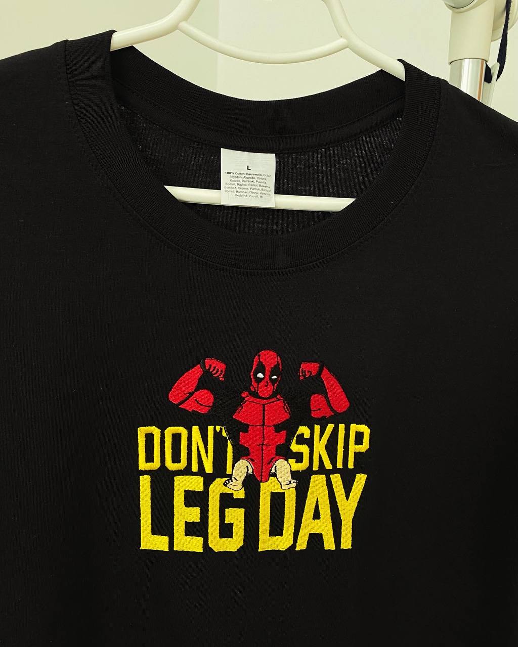 DEADPOOL LEG DAY EMBROIDERY T-SHIRT